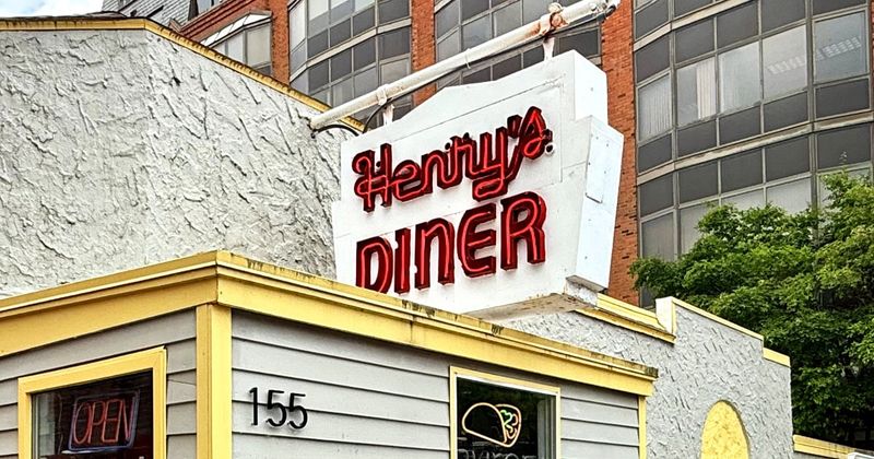 Henry's Diner (Vermont)
