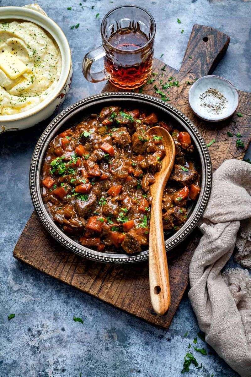 Beef and Ale Stew (Leaky Cauldron Energy)