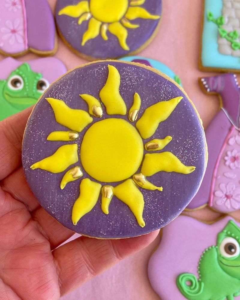 Tangled-Inspired Lantern Cookies