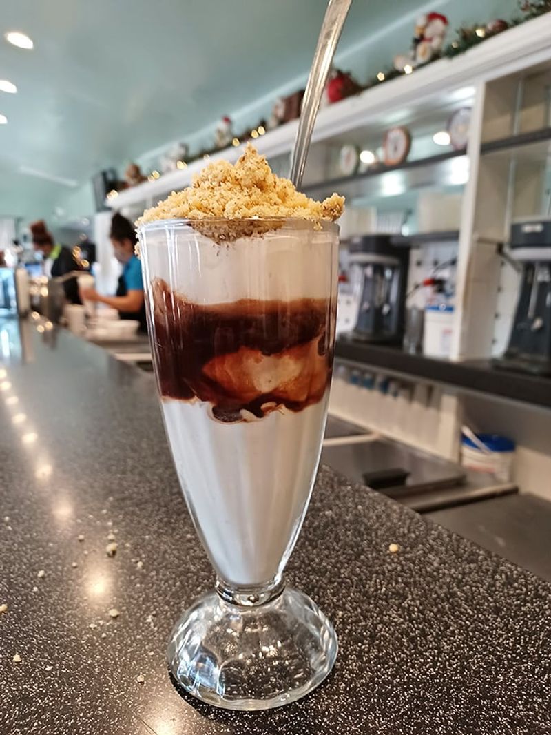 Dewar's Candy Shop & Ice Cream Parlor (Bakersfield)