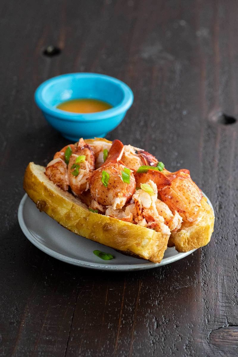 Lobster Roll (Connecticut-style)
