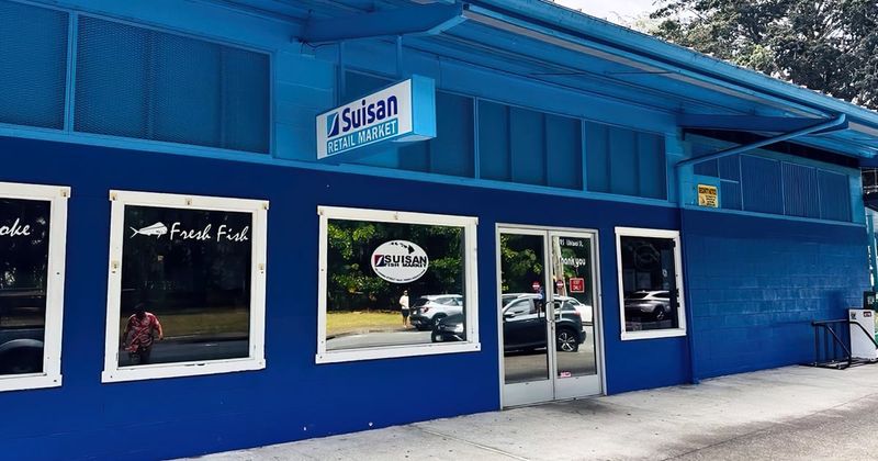 Suisan Fish Market Poke Counter - Hawaii