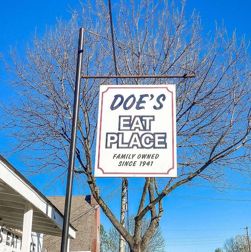 Mississippi — Doe’s Eat Place, Greenville