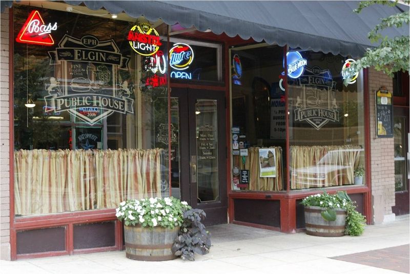 Elgin Public House