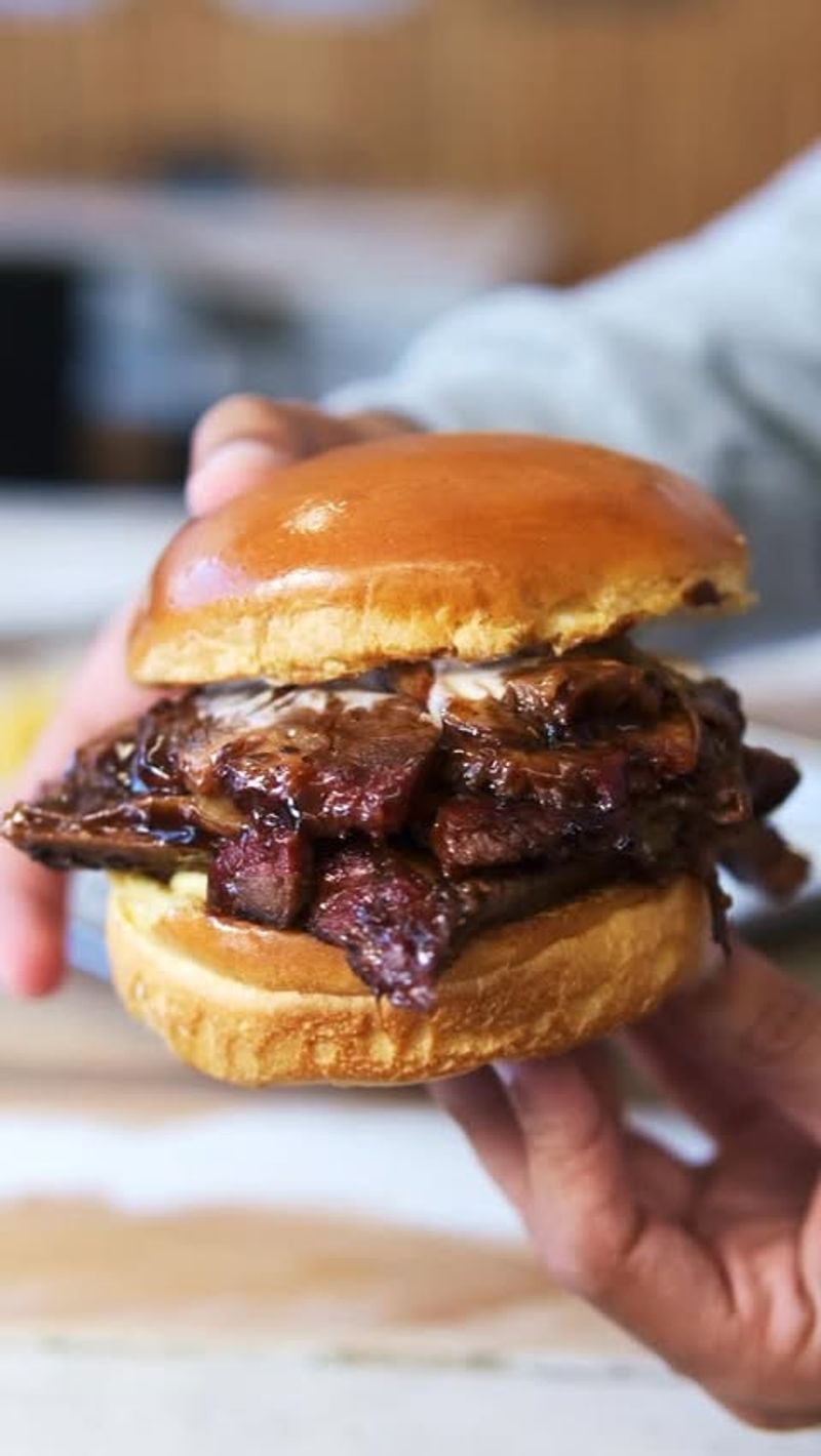 Papa Bob’s Bar-B-Que – Burnt-End Sandwich
