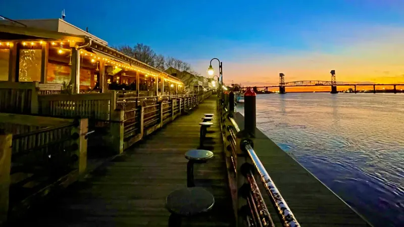 River 128 Restaurant, Wilmington