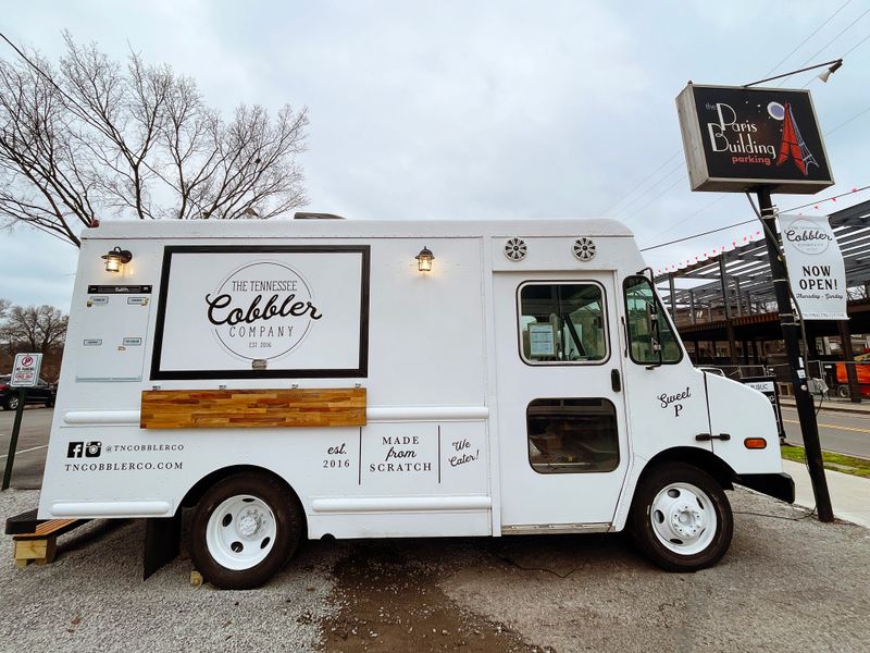 The Tennessee Cobbler Company: Rustic Pie Charm