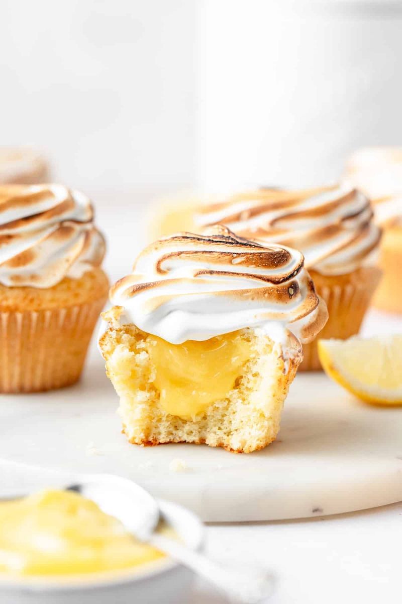 Lemon Curd Meringue Cupcakes