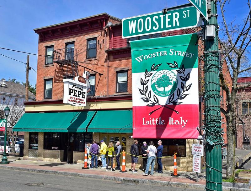 Frank Pepe Pizzeria Napoletana: Connecticut Legend Heads South