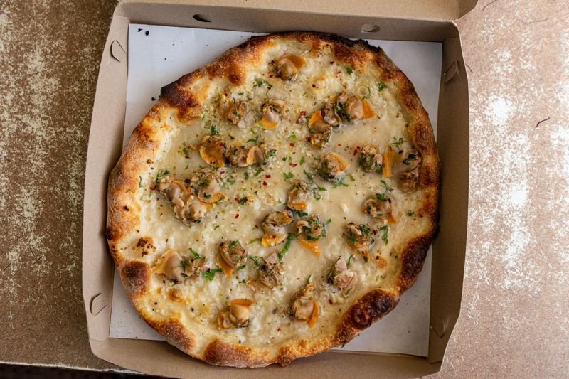 Clam Pizza (New Haven)