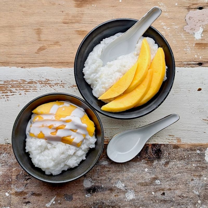 Sticky rice (khao niao)