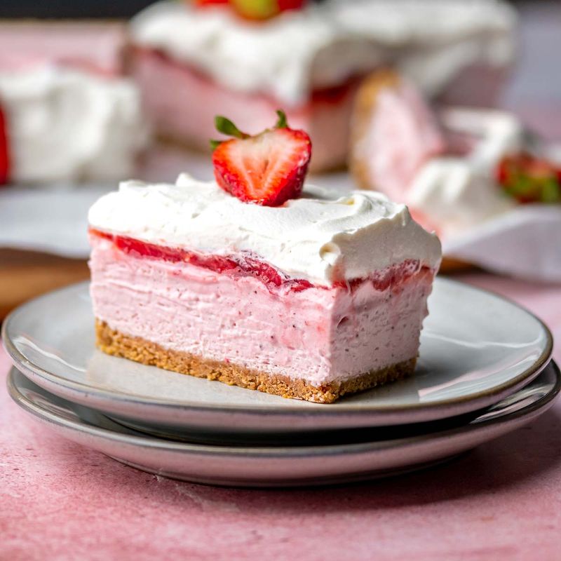 No-bake strawberry cheesecake bars