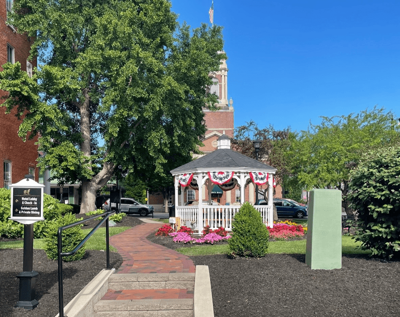 Gazebo Park By The Golden Lamb (Lebanon)