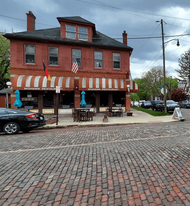 Navigating Peak Hours And Seating