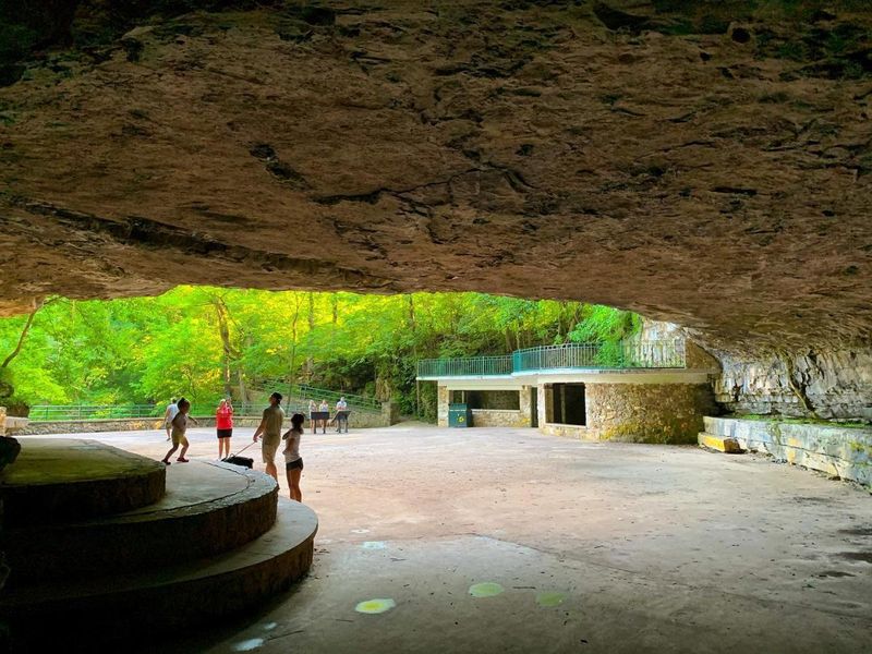 Dunbar Cave State Park, Clarksville