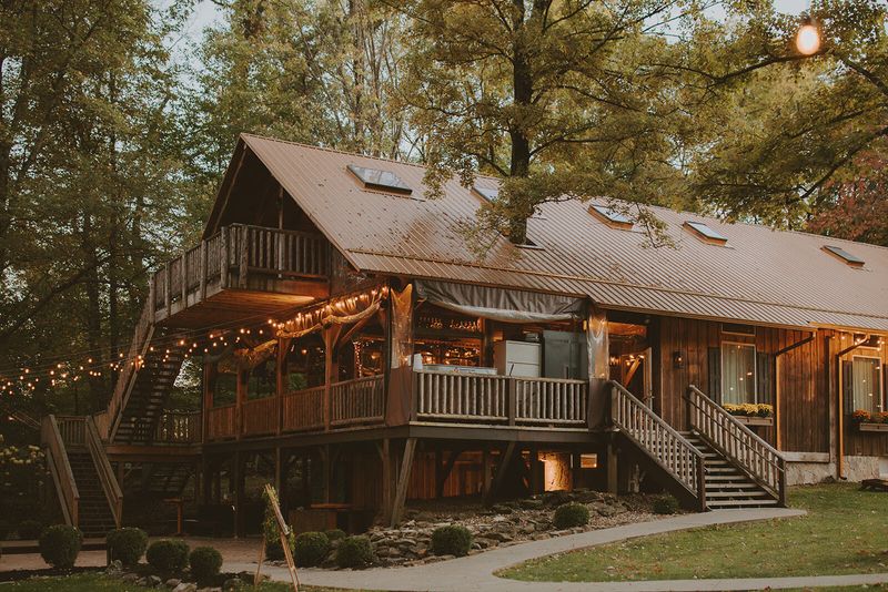 The Mohicans Treehouse Resort and Wedding Venue (Glenmont)