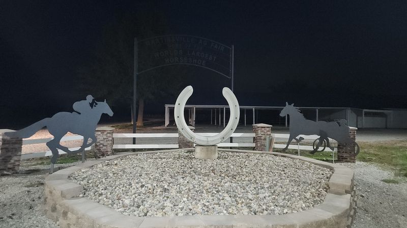 World's Largest Horseshoe (Marathon)