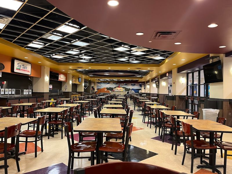 Dining Options Around Every Corner