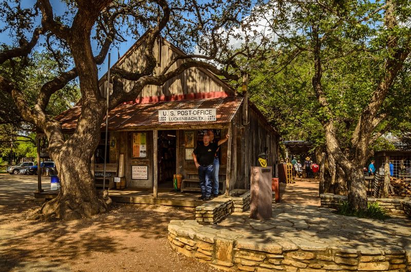 Luckenbach