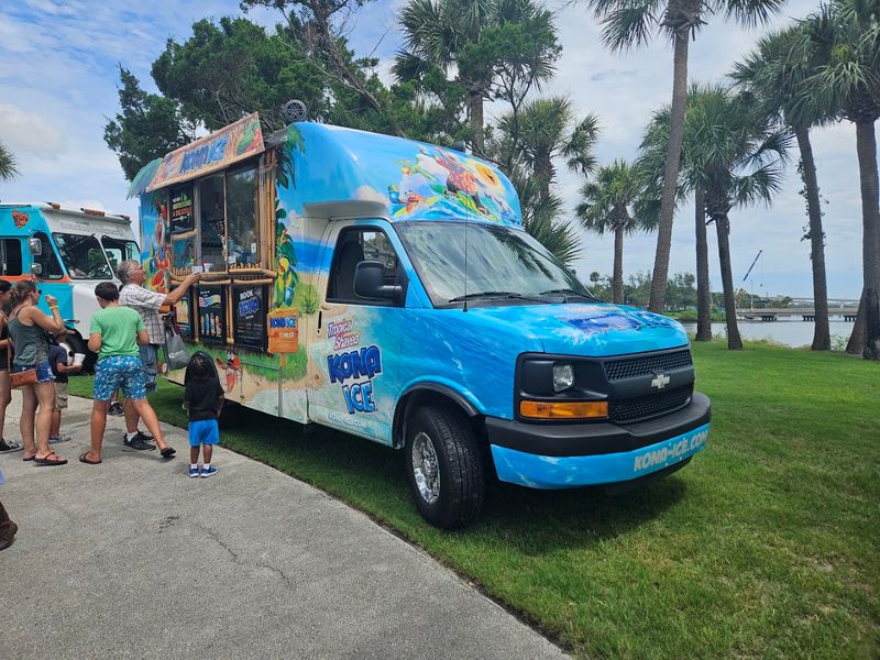 Food Trucks and Full Bars Keep the Party Fueled