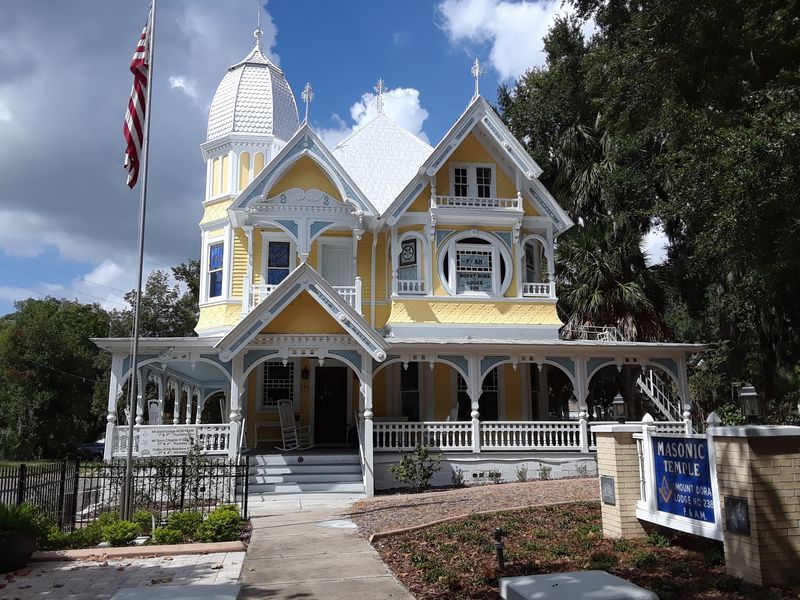 Historic Walking Tours Reveal Stories Behind the Charm
