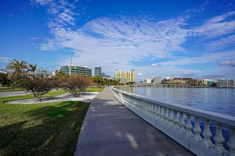 Easy Parking and Calm City Escape