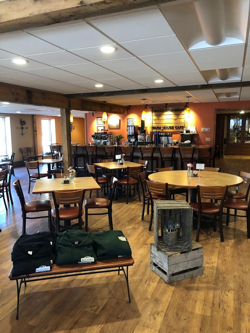 Small-Town Warmth, Tidy Space