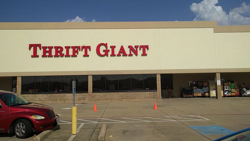 Thrift Giant (Lewisville)