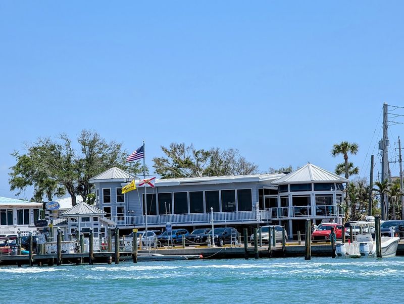 Crow's Nest Restaurant, Tavern & Marina (Venice)