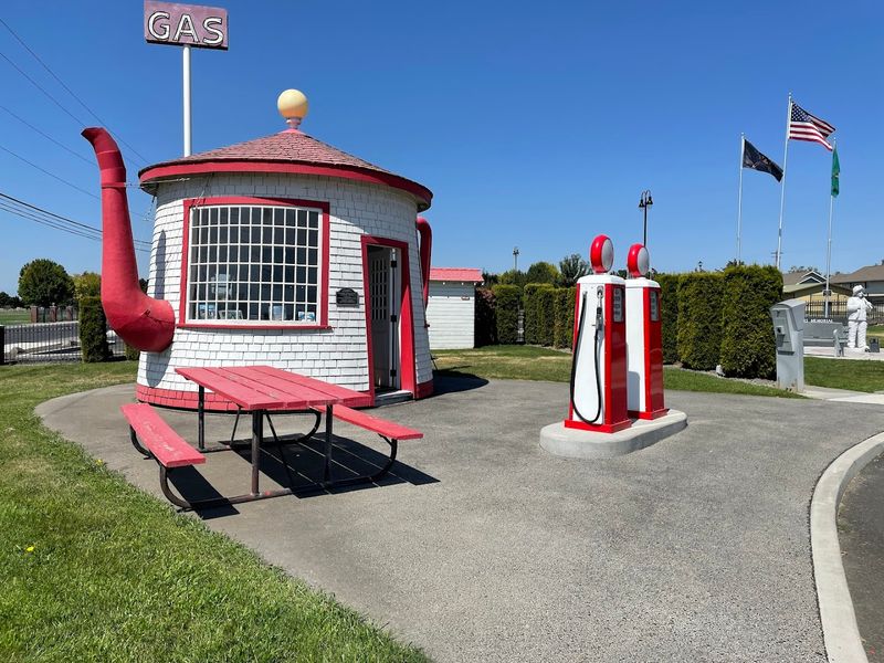 The Architecture That Winks