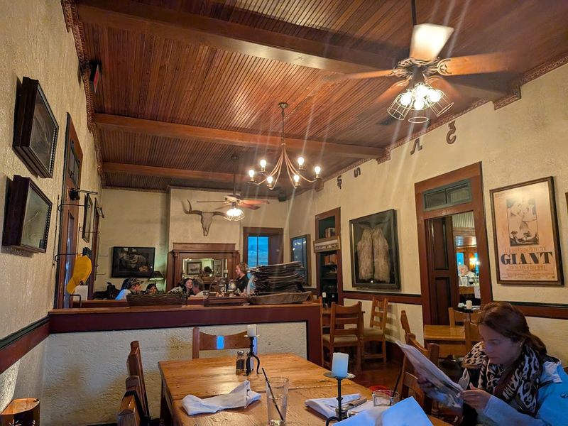 Service, Reservations, and Timing Tips