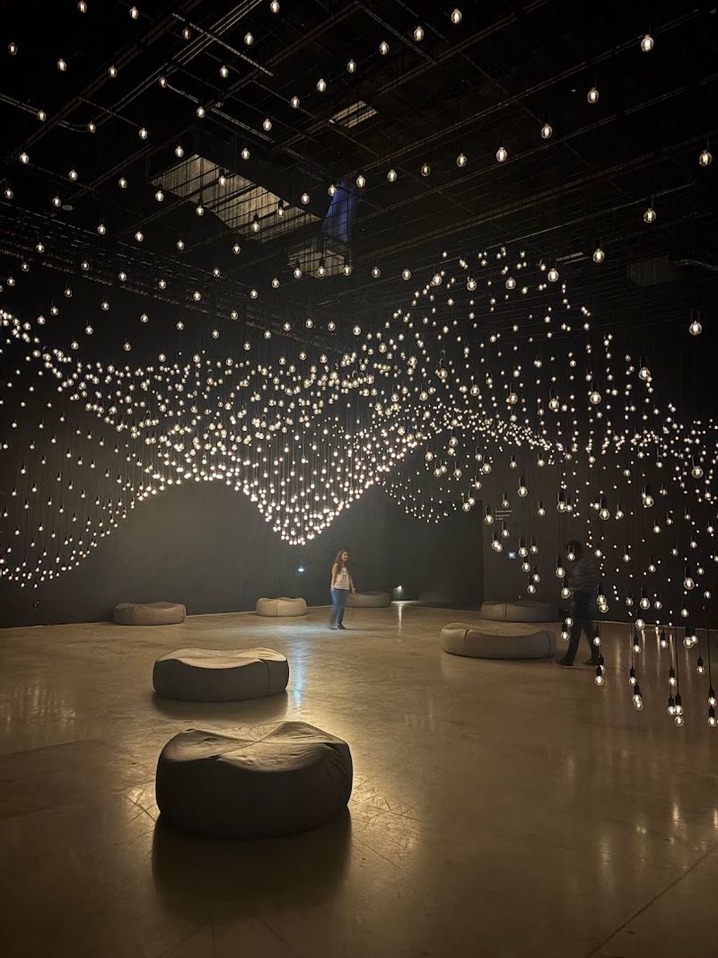The Heartbeat Room: 3,000 Light Bulbs Synchronized to Your Pulse