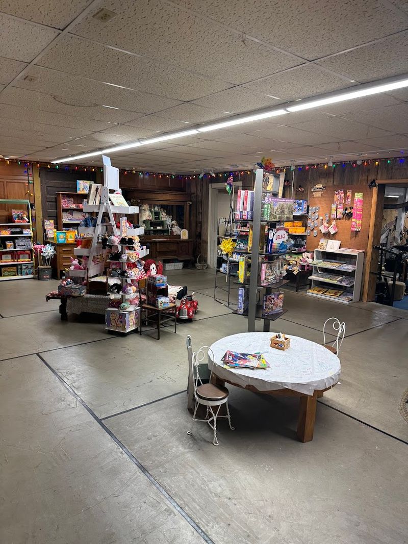 Kids' Play Area and Family-Friendly Atmosphere