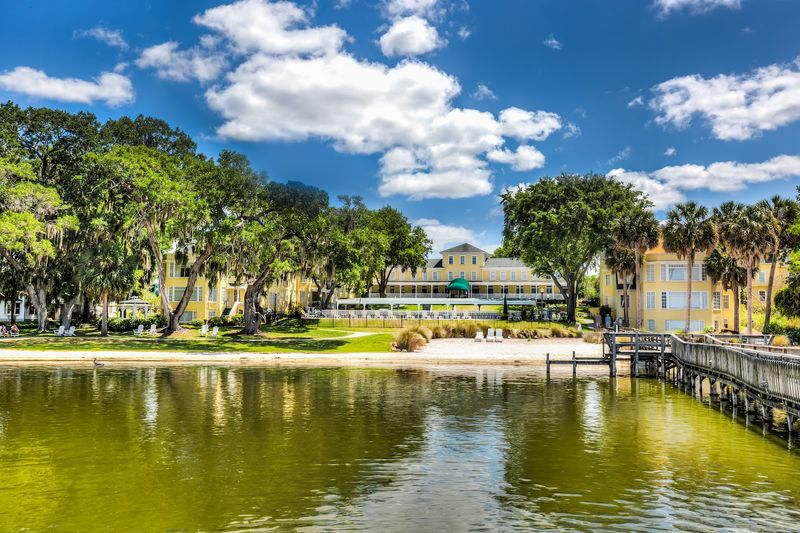 Wander through Mount Dora's lakeside downtown (Mount Dora)