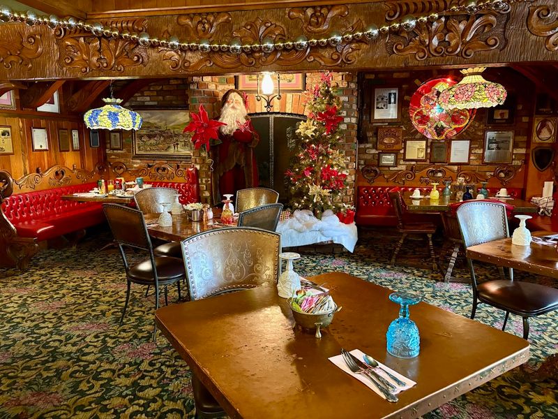 Ornate Decor That Turns Every Meal Into a Memory