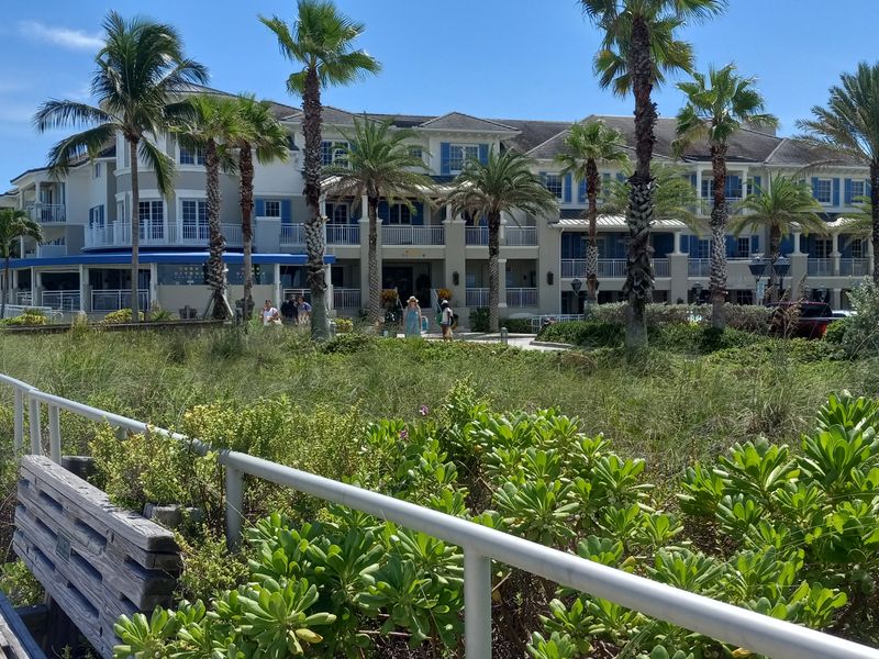 Beachfront Luxury That Doesn’t Break the Bank