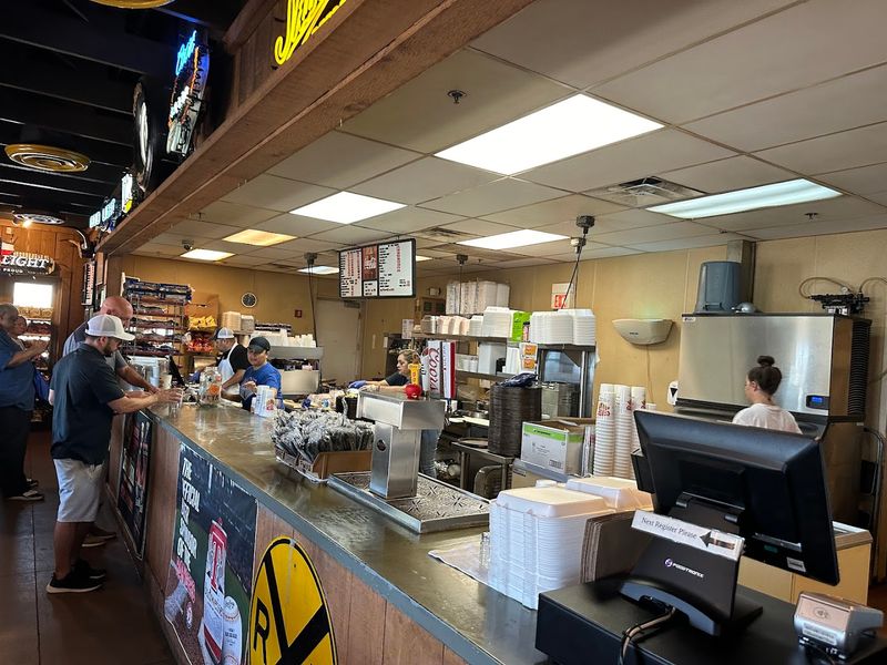 Counter Service That Moves Fast Despite the Crowds