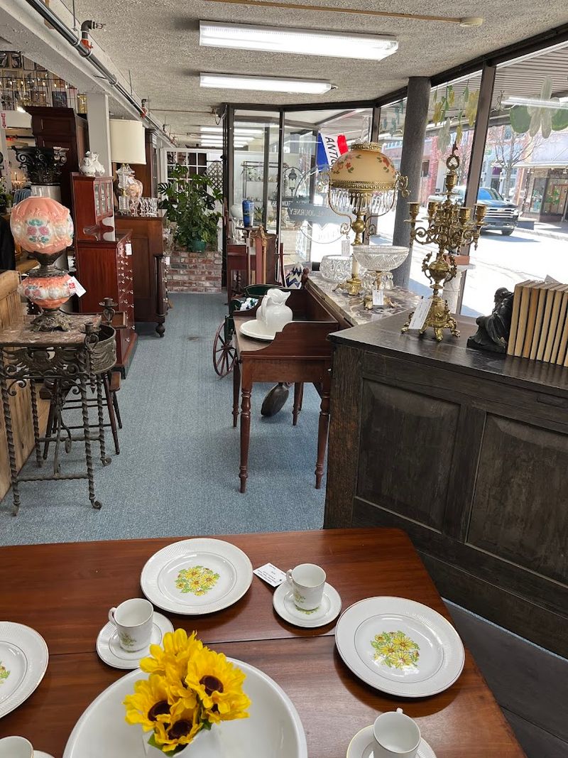What Makes Sentimental Journey Antiques & Merchant Mall Worth Exploring