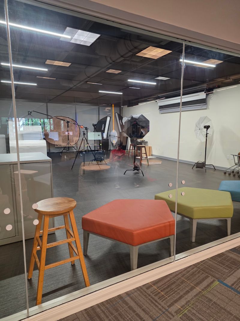 Melrose Center Technology Labs With Professional-Grade Equipment