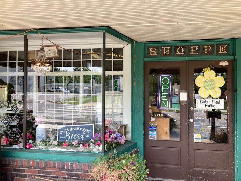 Dutch Maid Bakery & Cafe Is a Tennessee Classic for a Reason