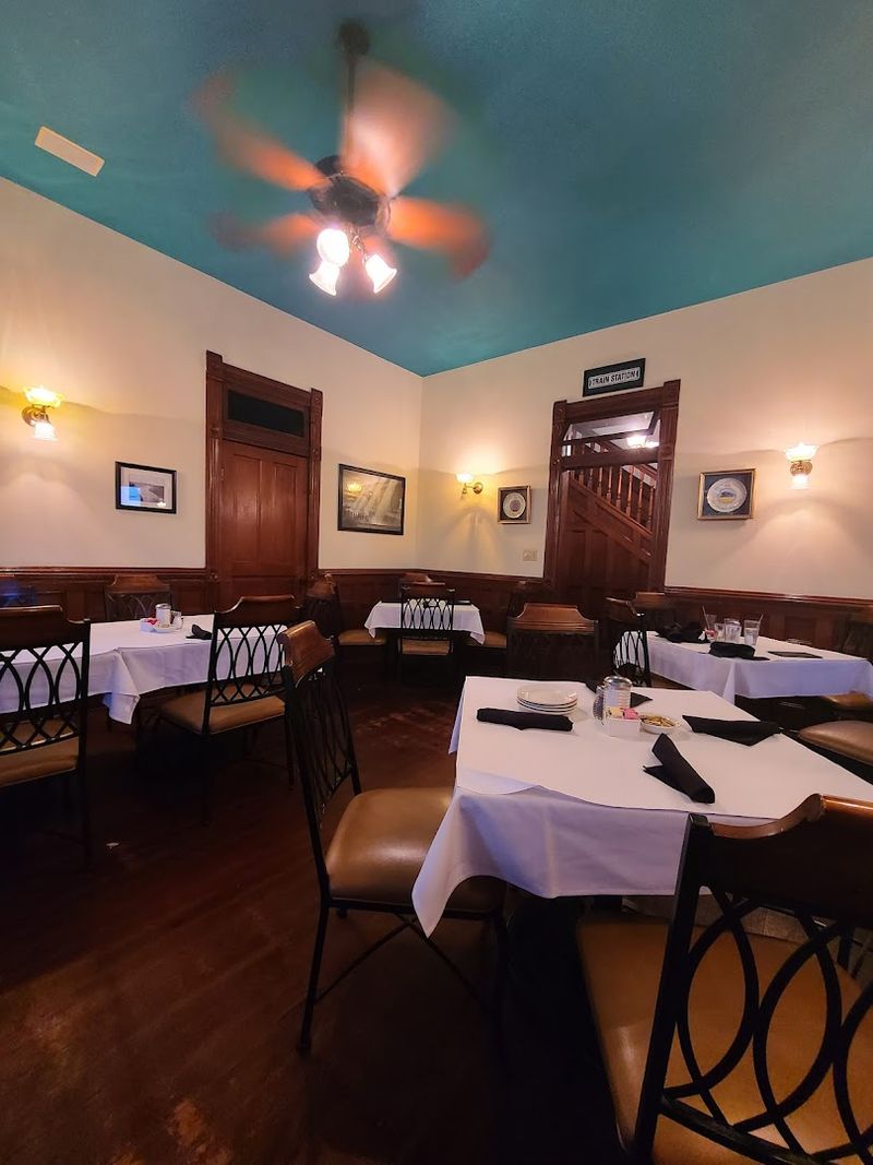 Weekend Brunch in a Hauntingly Charming Setting