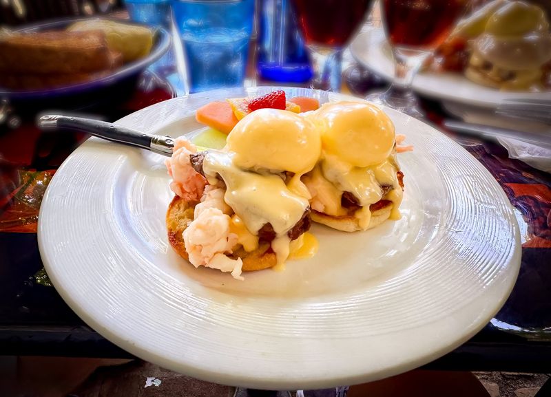 The Perfect Breakfast Pairing With Eggs Benedict