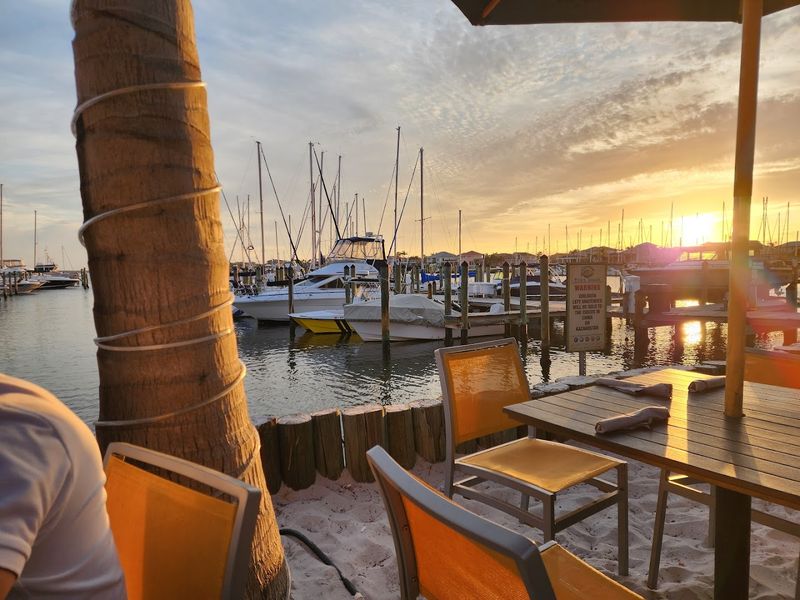 Circles Waterfront Restaurant (Apollo Beach)