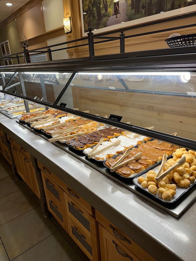 The Breakfast Buffet That Keeps People Coming Back