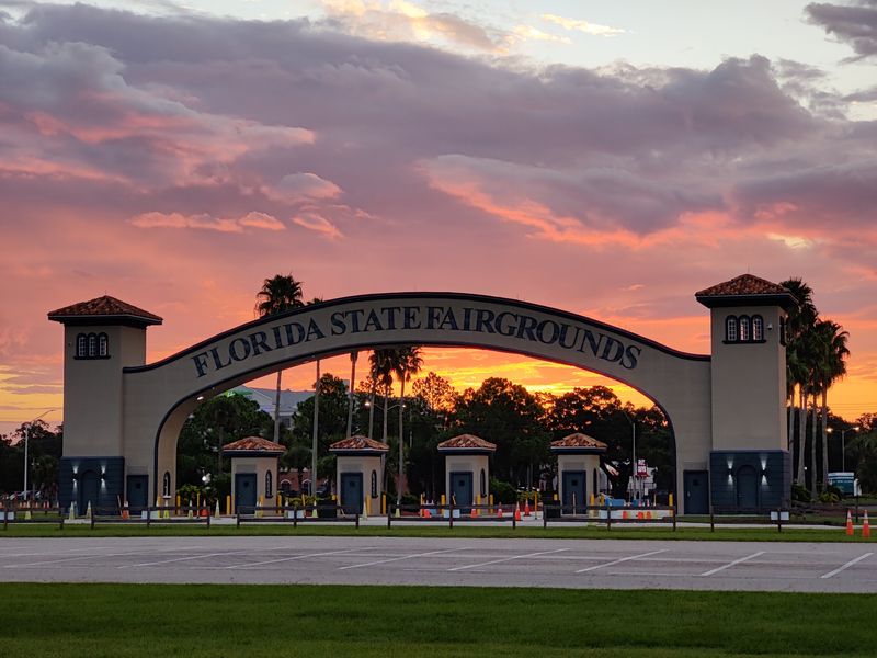 Smart Parking, Transit, and Timing Tips