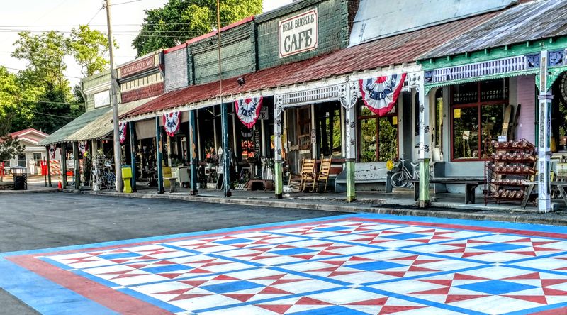 The Downtown Stroll: Vintage Shops, Porches, and Picture-Perfect Streets
