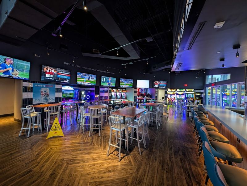 Sports & Social Dolphin Mall (Miami)