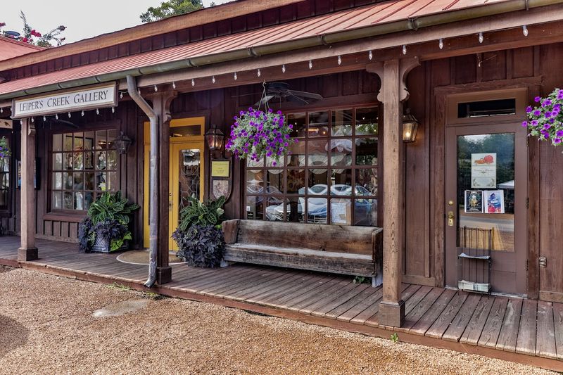 Art Galleries, Boutiques, and Creative Local Shops