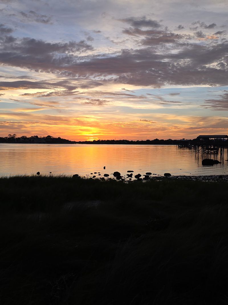 The Location Puts Clams, Shops, and Breakfast Close By