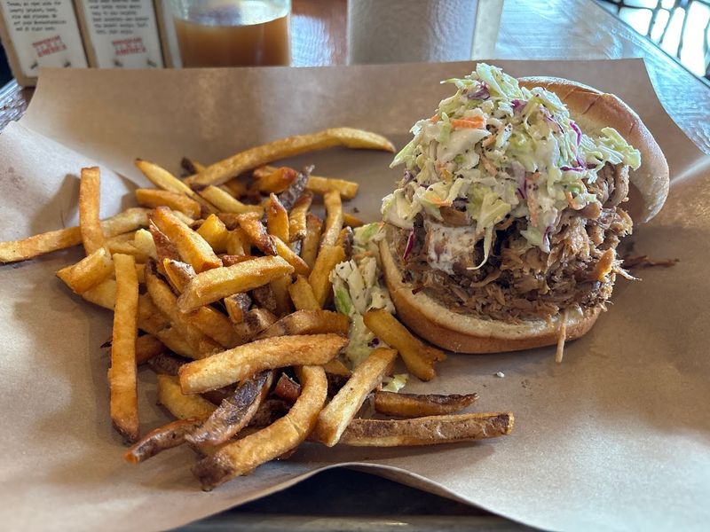 Pulled Pork Sandwich Carolina Style